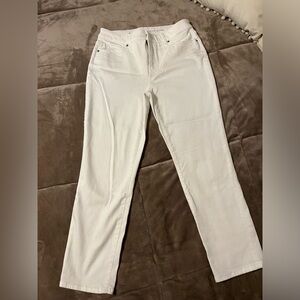 Chico’s Slimming Girlfriend Slim Leg Crop Jeans
Size 4